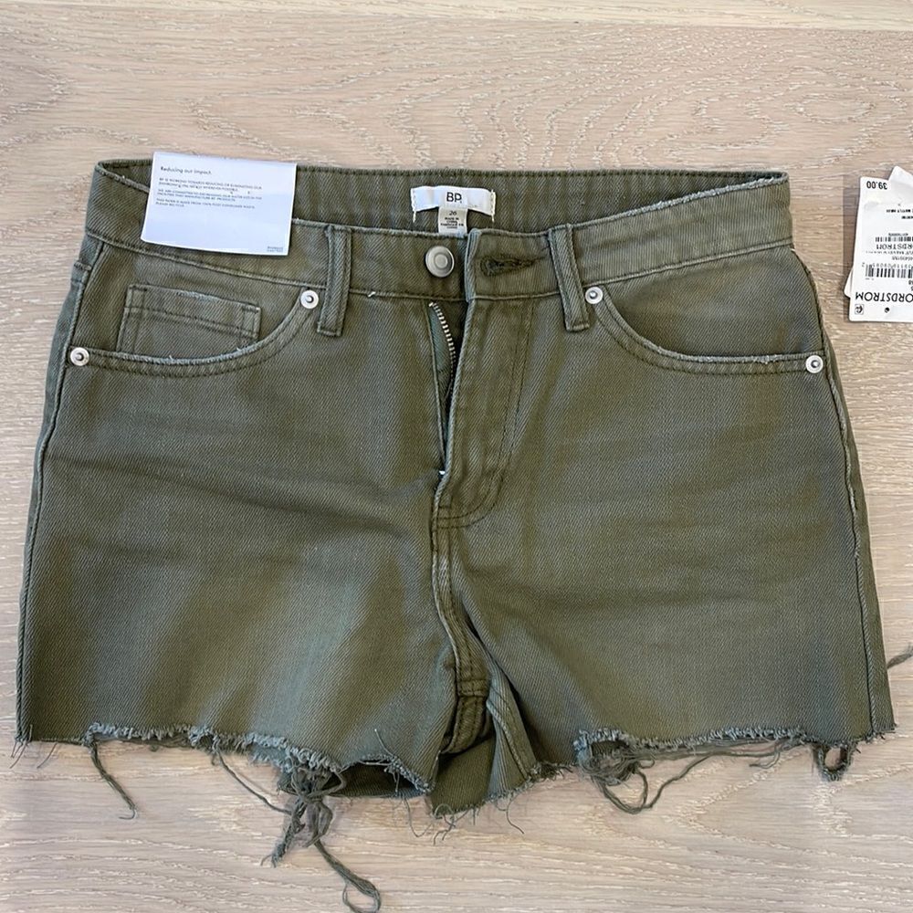 Olive Mayfly Wash, Size 26 women’s shorts by BP from Nordstrom.